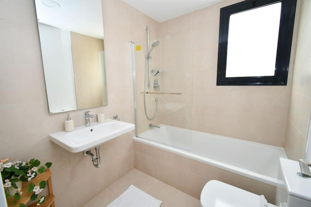 Apartament Casa Kerr - Luxury Apt - Sleeps 9 - Los Boliches Malaga Zewnętrze zdjęcie
